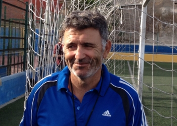 El entrenador del River Melilla CF, Fernando Aznar, se encuentra inmerso en la prepara ción de la temporada del equipo