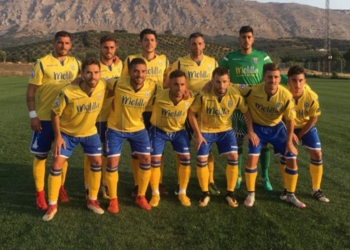 Equipo titular de la UD Melilla que se enfrentó al Recreativo Granada