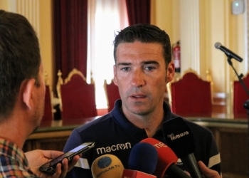 El técnico del conjunto azulino realizó las declaraciones en la visita al Palacio de la Asamblea de la mañana de ayer viernes.