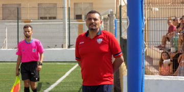 El técnico melillense comenzará el próximo sábado su tercera temporada consecutiva como inquilino del banquillo del conjunto rojinegro.