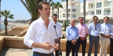 El presidente del PP, Pablo Casado, durante su visita a Almería. EFE/Ricardo Garcia