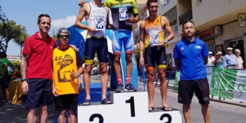 El melillense, en la recogida de su premio, en Estepona.