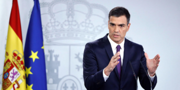 -FOTODELDIA- GRAF1436. MADRID, 03/08/2018.- El presidente del Gobierno, Pedro Sánchez, hace balance de su gestión en el Ejecutivo justo antes del parón del mes de agosto, dos meses después de llegar al Palacio de la Moncloa, y al día siguiente de haber mantenido su primer encuentro con el nuevo líder del PP, Pablo Casado. EFE/Emilio Naranjo
