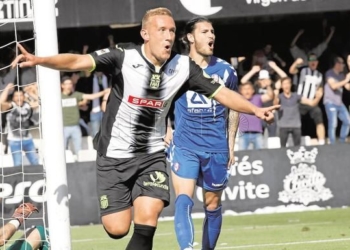 Isaa Aketxe vistirá la elástica del Cartagena la próxima temporada