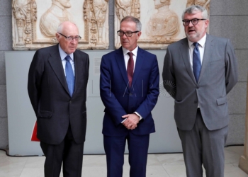 GRAF144. MADRID, 11/09/2018.- El ministro de Cultura, José Guirao (c), el presidente del Patronato del Museo, José Pedro Pérez Llorca (i), y el director del Museo, Miguel Falomir (d), durante la presentación de los actos extraordinarios con los que conmemora su Bicentenario . EFE/Fernando Alvarado