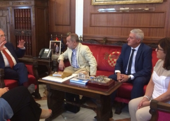 El Defensor del Pueblo admite a trámite una queja sobre el traslado de las menores de Palencia a Melilla