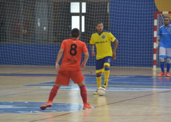 Pollito, con el balón, sigue teniendo minutos de calidad