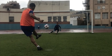 Los delanteros unionistas afinaron la puntería en el entrenamiento de ayer, bajo la lluvia.