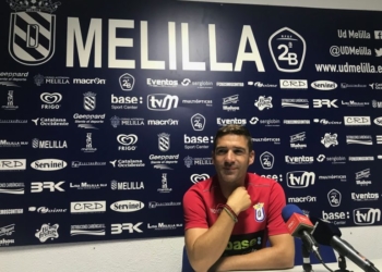 El primer entrenador de la escuadra melillense, en la rueda de prensa oficial del club.