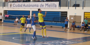 Borja (d), fue el máximo goleador del cuadro melillense en la primera jornada