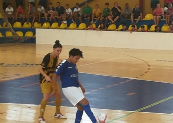 Souza, en una jugada del partido de ayer