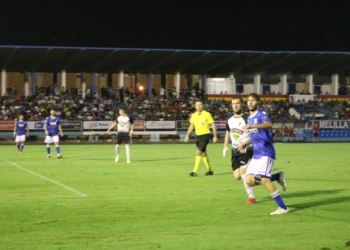 Lolo Garrido, en una jugada del partido frente al Tudelano.