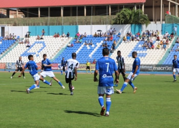 Los jugadores unionistas maniataron a los mejores futbolistas de la escuadra gaditana.