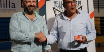 Ambos presidentes en el intercambio de abonos.