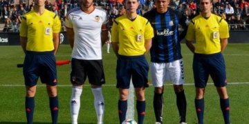 Trío arbitral que estará este domingo en el estadio municipal Álvarez Claro.