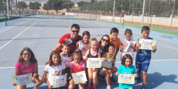 Entrega de trofeos de uno de los cursos realizados durante este verano.