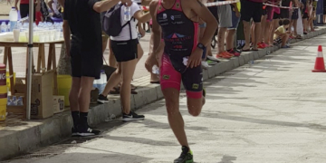 Imagen de un triatleta, en una de las competiciones celebradas en nuestra ciudad.