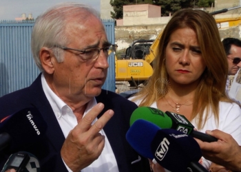 Imbroda se pregunta si los niños escolarizados sin padrón "podrán reagrupar a sus hermanos en los centros"