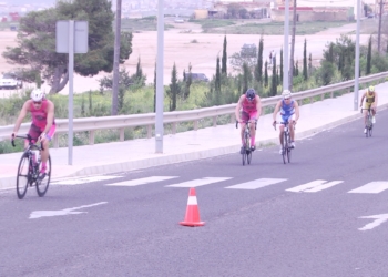 El duatlón cross irrumpe con 90 participantes