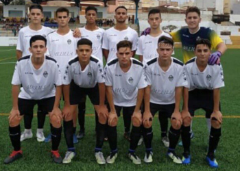 La escuadra juvenil del Torreblanca Melilla C.F. se quedó sin jugar el pasado fin de semana y este próximo tiene un más que complicado compromiso a domicilio frente al líder del Grupo XIII.