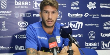 El jerezano Lolo Garrido fue el encargado de atender a los medios en la sala de prensa del estadio Álvarez Claro.