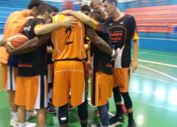 Jugadores del Enrique Soler, en el partido de este pasado sábado.