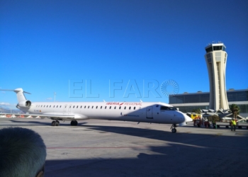 Los aviones de la compañía regional de Iberia, Air Nostrum, muestran su logotipo en los aeroplanos.