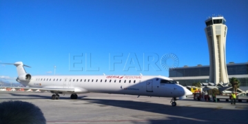 Los aviones de la compañía regional de Iberia, Air Nostrum, muestran su logotipo en los aeroplanos.