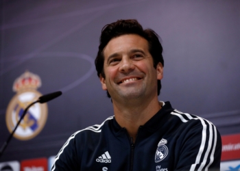 El nuevo entrenador se mostró muy sonriente.