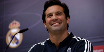 El nuevo entrenador se mostró muy sonriente.