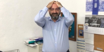 Imagen del presidente nada más saber que el Real Madrid visitará el estadio municipal Álvarez Claro