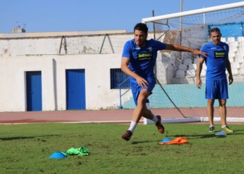 Jugadores de la escuadra local, entrenándose en el Álvarez Claro.