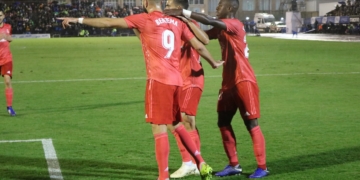 El jugador brasileño junto a Benzema.