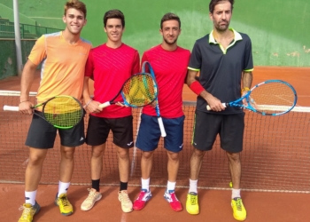 Jugadores que intervinieron en uno de los partidos de dobles, donde intervino el melillense Jesús Martínez.