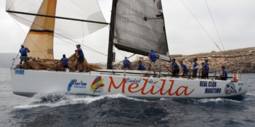 La embarcación melillense, en plena competición.