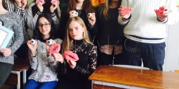 Imagen de los alumnos de distintos países que han participado en el proyecto europeo eTwinning, del programa Erasmus+