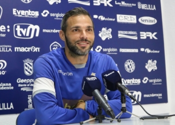 El zaguero Richi Segura fue el futbolista encargado de atender ayer a los medios de comunicación.