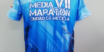 Imagen de la camiseta diseñada para la edición de este año 2018 de la Media Maratón Ciudad de Melilla.