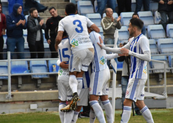 Los jugadores del conjunto onubense celebran la consecución de un gol marcado en el Nuevo Colombino.