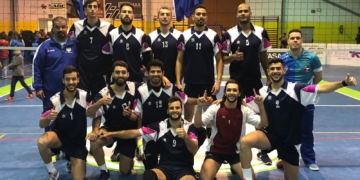 Los jugadores melillenses celebraron el triunfo en tierras coruñesas.
