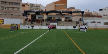 La escuadra local antes del inicio de su choque en La Espiguera.