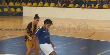 Raquel Souza, con el balón, una de las jugadoras del Torreblanca