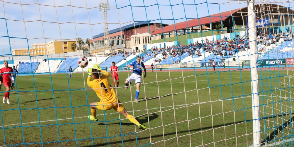 El Melilla salva un nuevo escollo y mantiene el liderato en su grupo