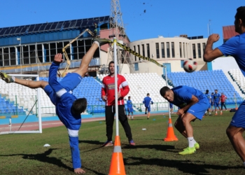 Imagen de uno de los partidillos de futbol-tenis.