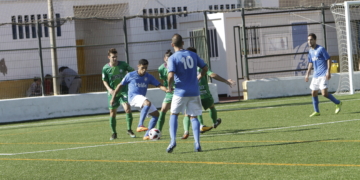 El delantero Melik, en el control de un balón