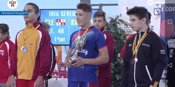 El melillense, en el momento de recibir su copa, en la competición nacional.