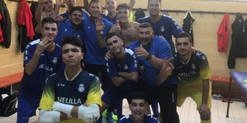 Los melillenses celebraron el triunfo en los vestuarios cordobeses.