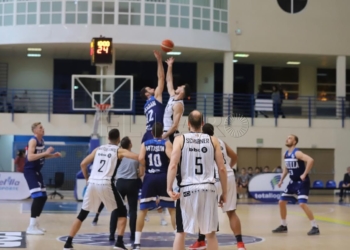 Imagen del encuentro disputado anoche en el pabellón Javier Imbroda Ortiz y en el que el Decano sucumbía ante el Retabet Bilbao Basket.