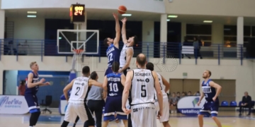 Imagen del encuentro disputado anoche en el pabellón Javier Imbroda Ortiz y en el que el Decano sucumbía ante el Retabet Bilbao Basket.
