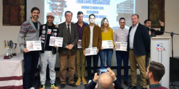 Foto de familia de algunos de los galardonados durante la gala de la temporada pasada.